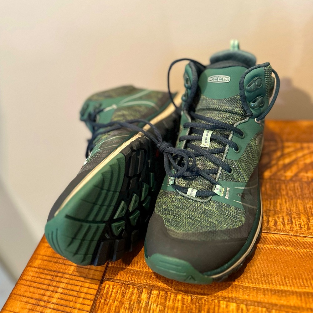 Women’s Keen Hiking/Trail Outdoors Boots Size 7